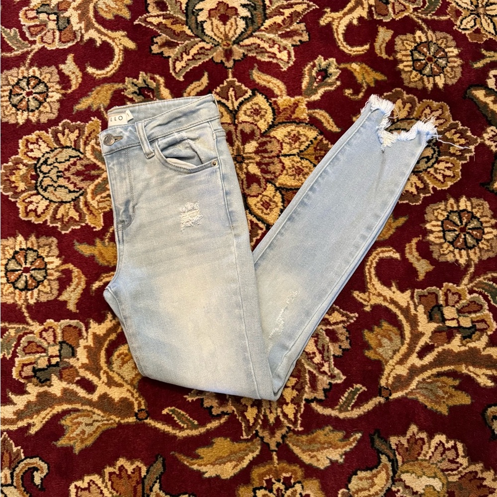 NWOT Cello Light Blue Distressed Skinny Jeans
